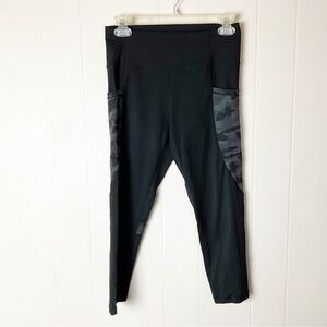 ZYIA hi-rise black reflective camo capri 20" size 8-10 With Pockets